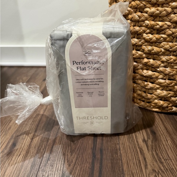 New Threshold KING Performance Flat Sheet Silky Sateen GRAY 400 - Picture 2 of 3